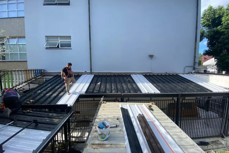 MEJORAMIENTO CUBIERTA CIRCULACIÓN EXTERIOR CAPACITACIÓN, LICEO BICENTENARIO DE EXCELENCIA COMERCIAL INSUCO - imagen 7