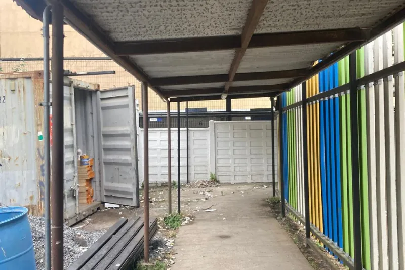 MEJORAMIENTO CUBIERTA CIRCULACIÓN EXTERIOR CAPACITACIÓN, LICEO BICENTENARIO DE EXCELENCIA COMERCIAL INSUCO